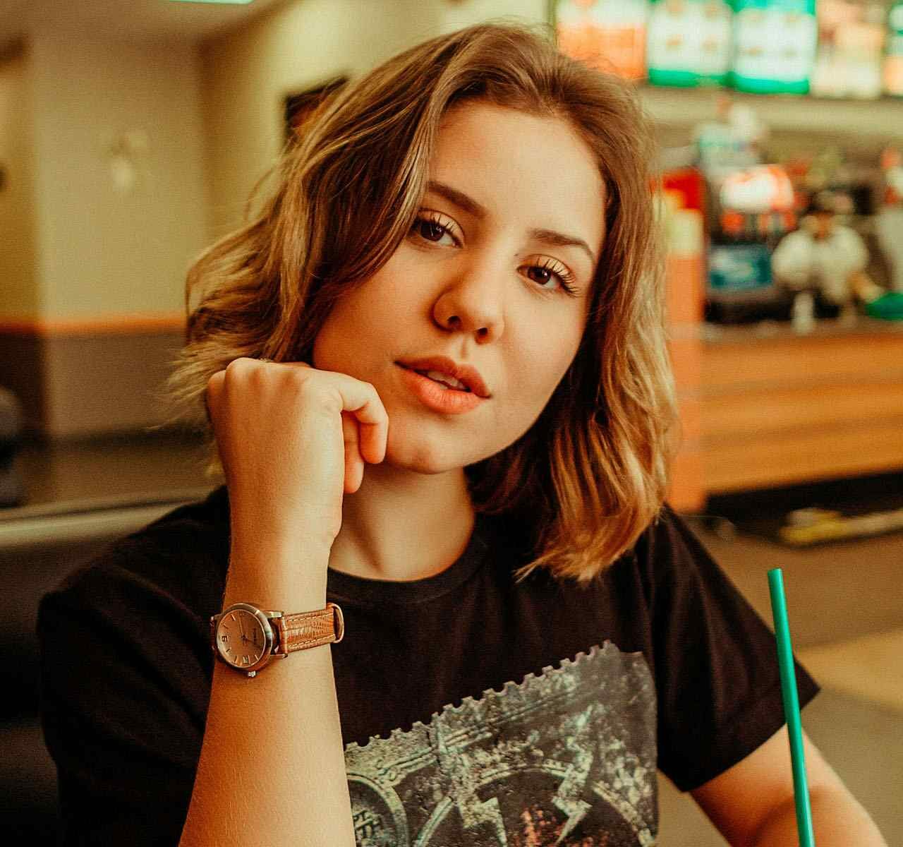 Julia Laurence and Drake West hanging out again